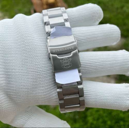 WOW-STEELDIVE 300M SERIOUS MARINE DIVER WOW-TUNA CAN SEIKO NH35A MVT 24 JEWELS !