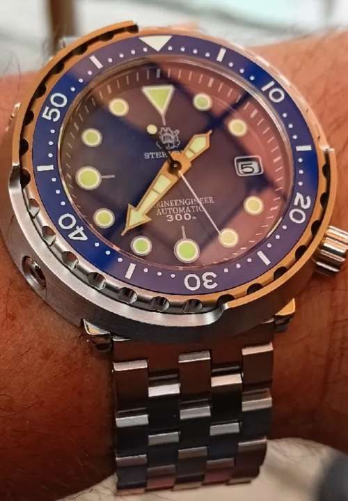 WOW-STEELDIVE 300M SERIOUS MARINE DIVER WOW-TUNA CAN SEIKO NH35A MVT 24 JEWELS !