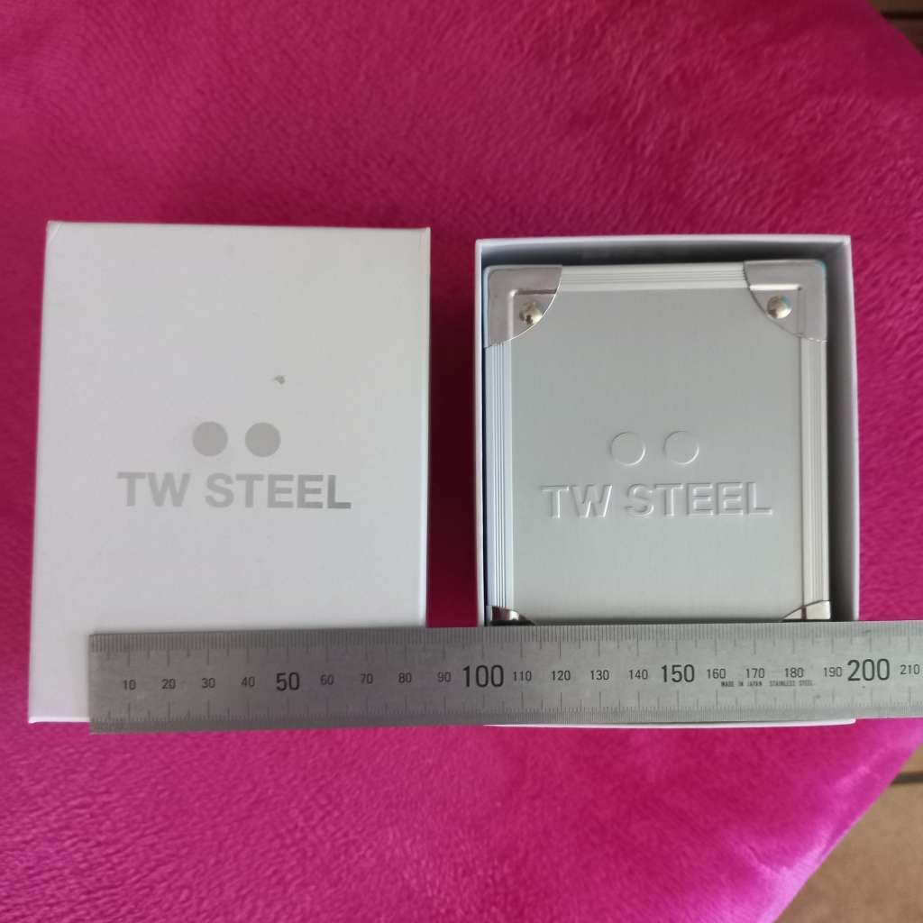 TW STEEL COLLECTORS TIN !!Do you need A Tin to pack your TW Steel safe!!
