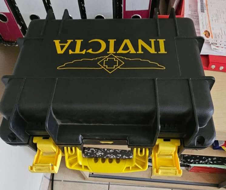 REDUCED!-HEAVY DUTY Invicta watch case 18 slot - Secondhand