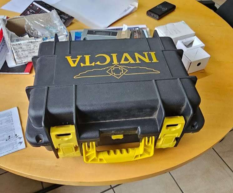 REDUCED!-HEAVY DUTY Invicta watch case 18 slot - Secondhand