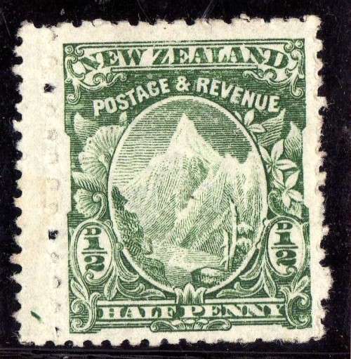 NEW ZEALAND 1902 DEFIN 1/2d GREEN PERF 14 MOUNTED MINT. SG 302. CAT 10 POUNDS.