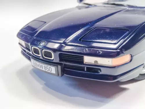 BMW 850i 1/18 die cast model