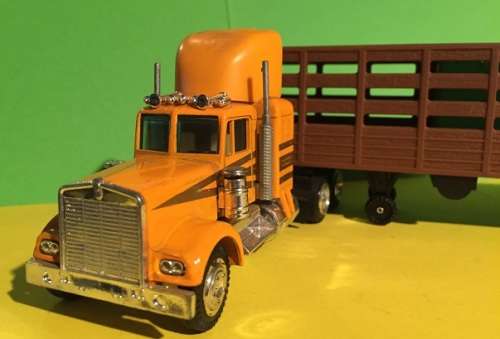 Kenworth truck & Cattle Trailer die cast model
