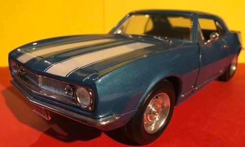 1967 Chevrolet Camaro 1/18 diecast model car.