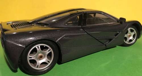 1993 McLaren F1 1/18 die cast model