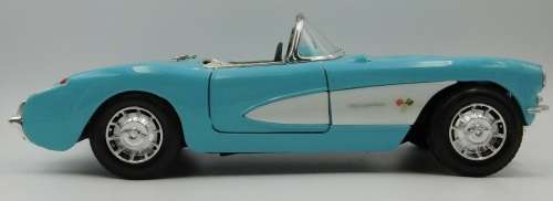 1957 Chevrolet Corvette BOXED 1/18 die cast model