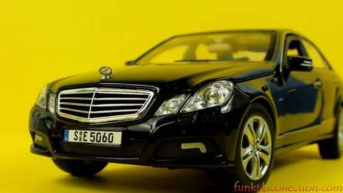 Mercedes Benz E350 BOXED 1/18 die cast model