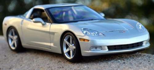 2005 Chevrolet Corvette Coupe BOXED 1/18 die cast model