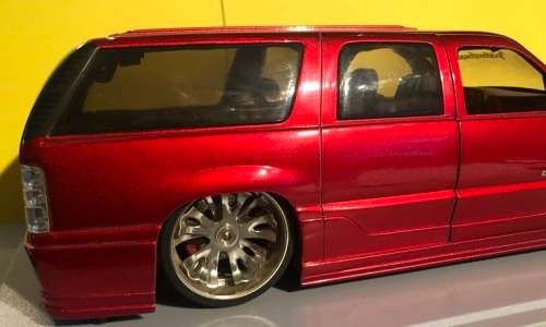 JADA 1/18 BOXED GMC Yukon Denau die cast model
