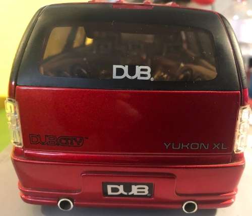 JADA 1/18 BOXED GMC Yukon Denau die cast model