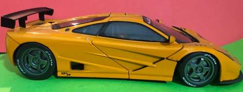 McLaren F1 GTR 1/18 UT Models die cast model.