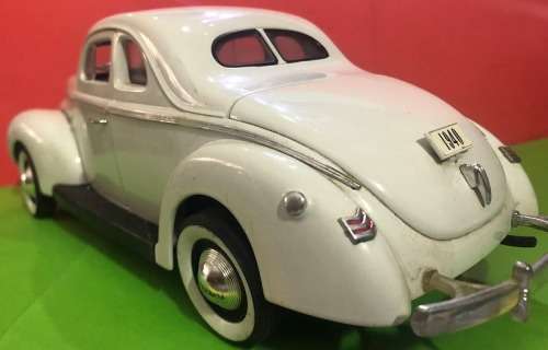 1940 Ford De Luxe 1/18 die cast car
