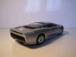Jaguar XJ220 1/18 Die Cast Model