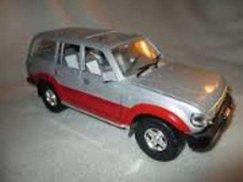1992 Toyota Landcruiser VX 1/18 die cast model.