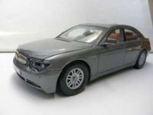 BMW 745i (E65) 1/18 die cast model