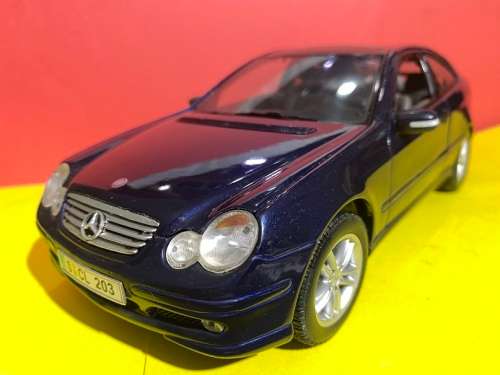 Mercedes Benz C Klasse Sport Coupe 1/18 die cast model.
