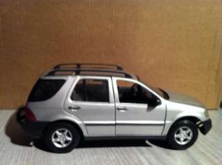 Mercedes Benz ML320 Die cast 1/24 model car.