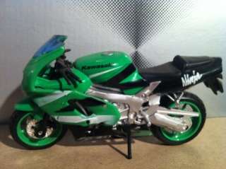 Kawasaki ZX9R 1/18 die cast model