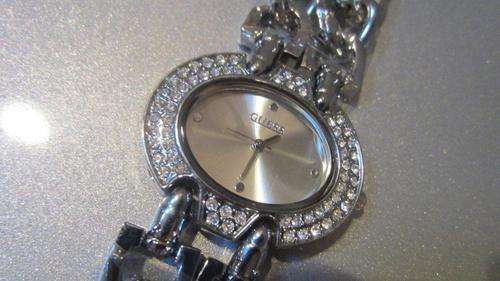 LADIES GUESS WATCH - WHITE OVAL DIAMOND FACE!!!