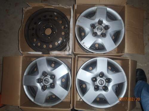 Nissan X-TRAIL hub caps