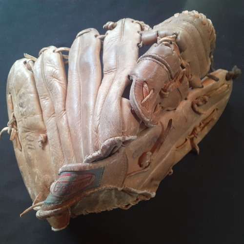 Leather baseball clove