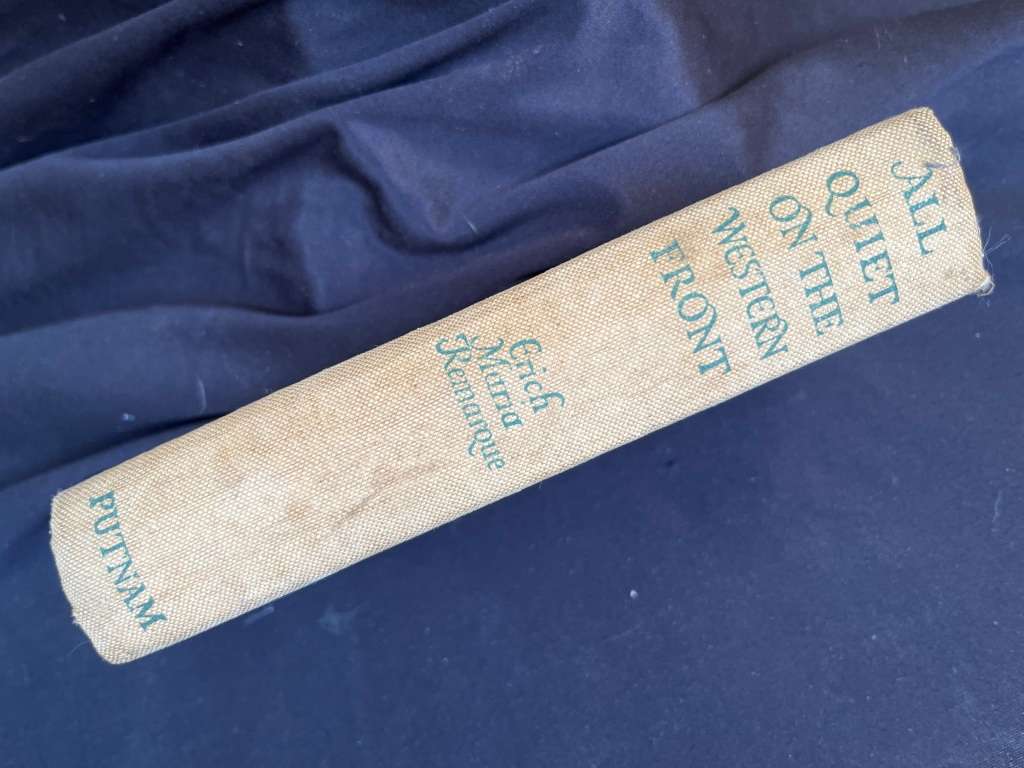 ALL QUIETE ON THE WESTERN FRONT. Erch Maria Remarque