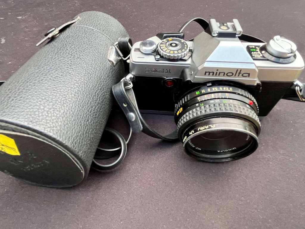 MAKINON zoom lense and MINOLTA film camera.
