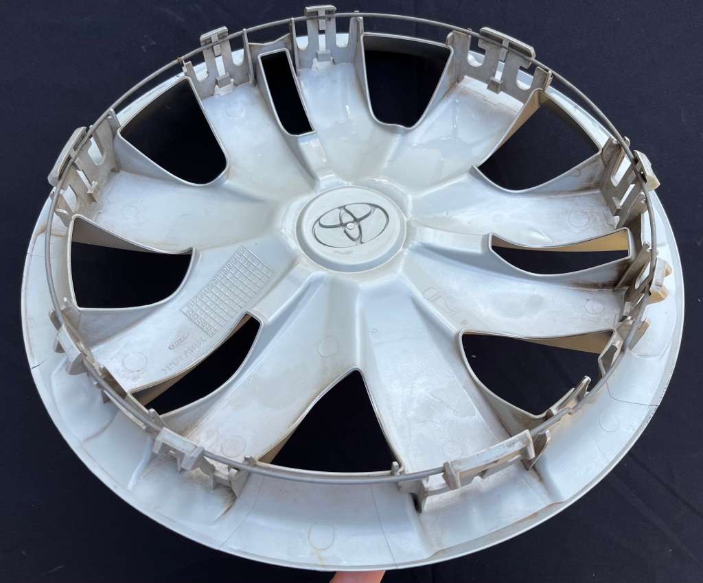 TOYOTA Hubcap, X 1