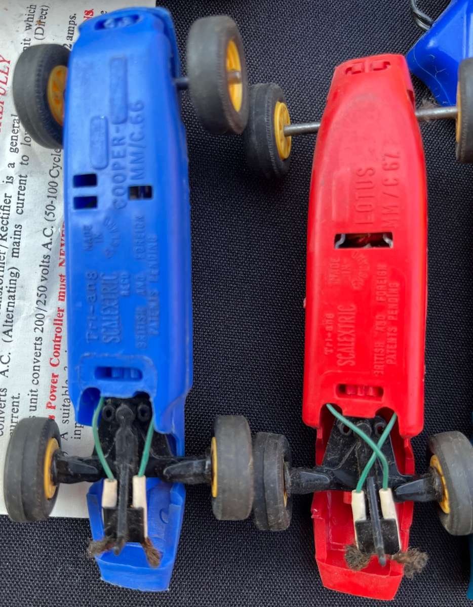 SCALEXRTIC Cars and accessories. ALL, NOT WORKING. FOR SPARES OR REPAIRS ONLY.