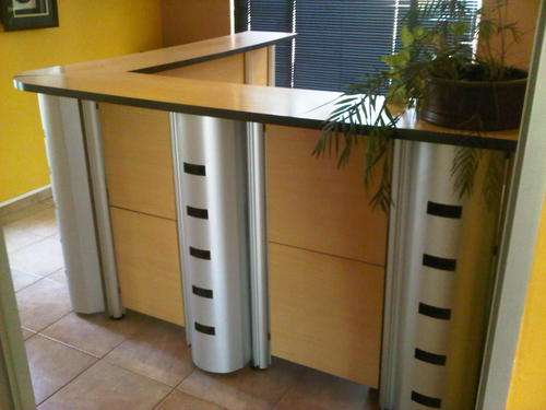 STUNNING RECEPTION DESK WITH FREE OFFICE CHAIR