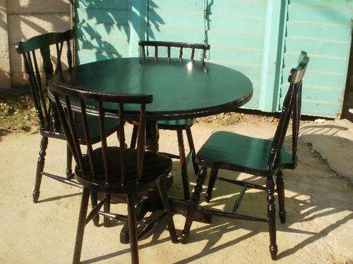 LOVELY TABLE WITH FOUR CHAIRS