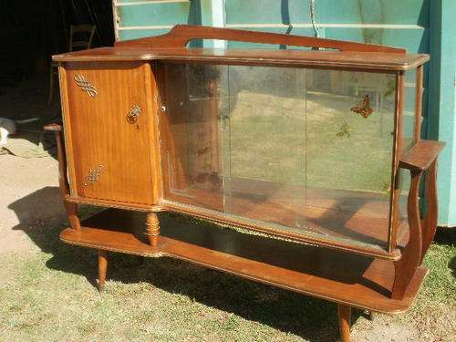 LOVELY RETRO SHOWCASE.