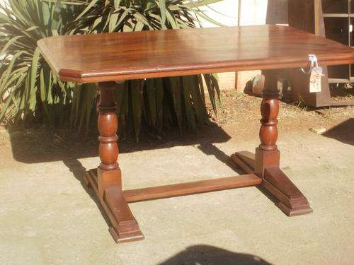 STUNNING TEAK TABLE