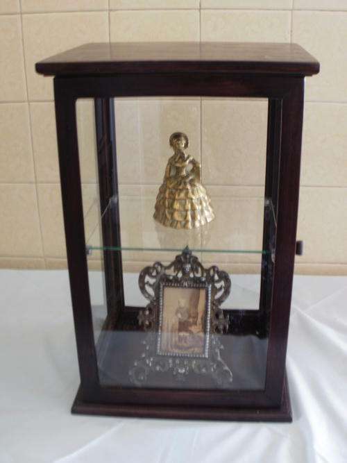 SMALL CUSTOM DESIGN DISPLAY CABINET (B)