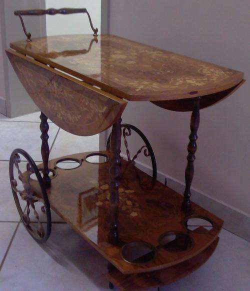 A STUNNING ITALIAN DRINKERS TROLLEY