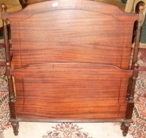 A STUNNING SINGLE MAHOGANY BED