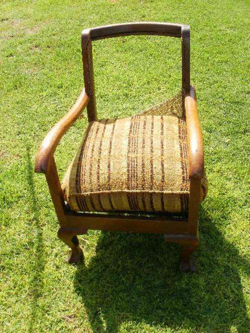 A LOVELY BALL AND CLAW CHAIR STARTING AT R1 (2)