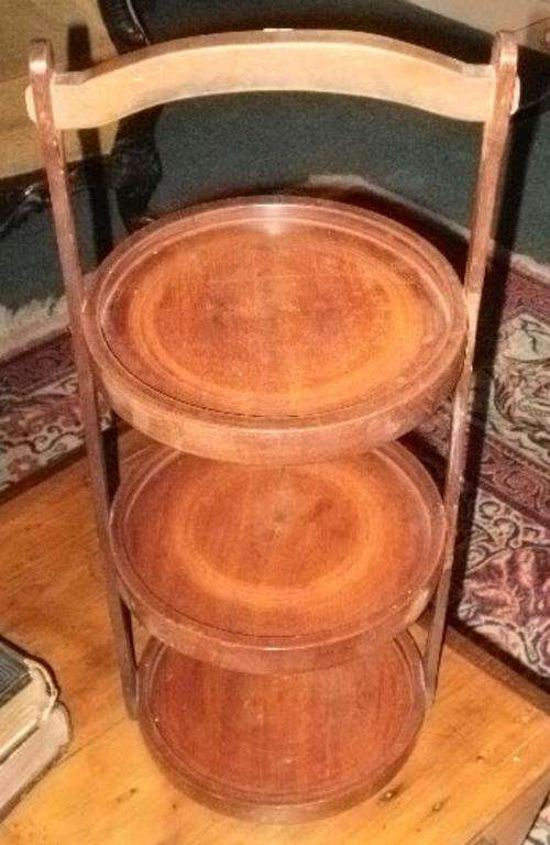 A BEAUTIFUL WALNUT CAKE STAND