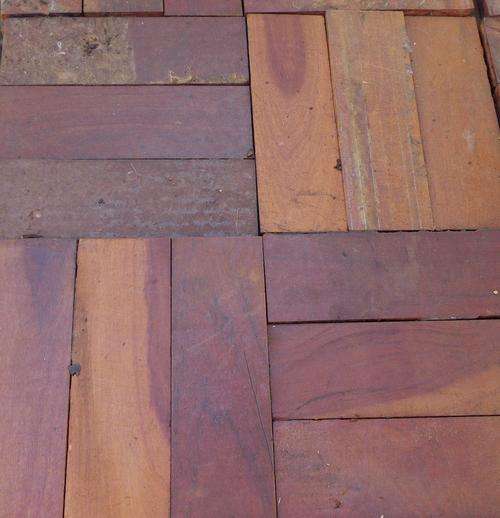 RECLAIMED PARQUET BLOCKS