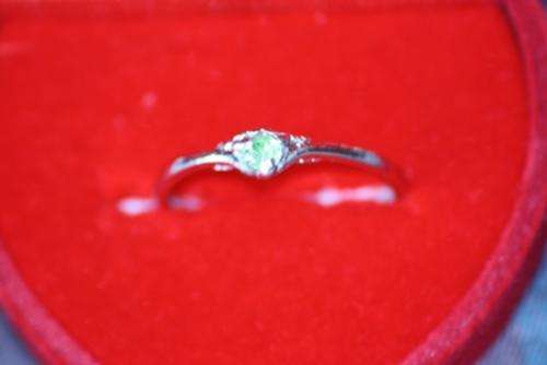 Pretty rhinestone ring size 7