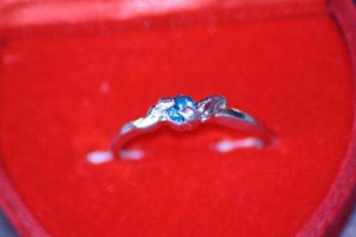 Lovely sky blue rhinestone ring size 7