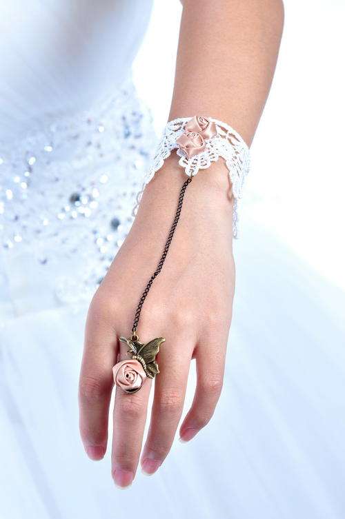 White lace bracelet ring set