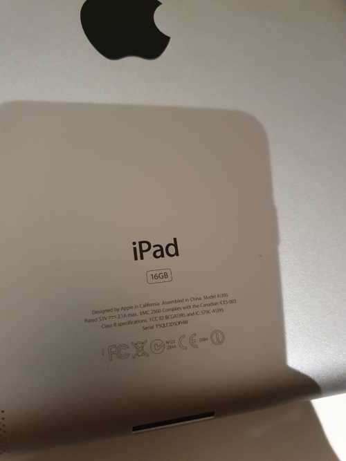 apple ipad 2 16gb retina wifi A1395 mint cond