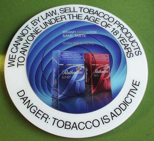 Signage Rothmans counter type.