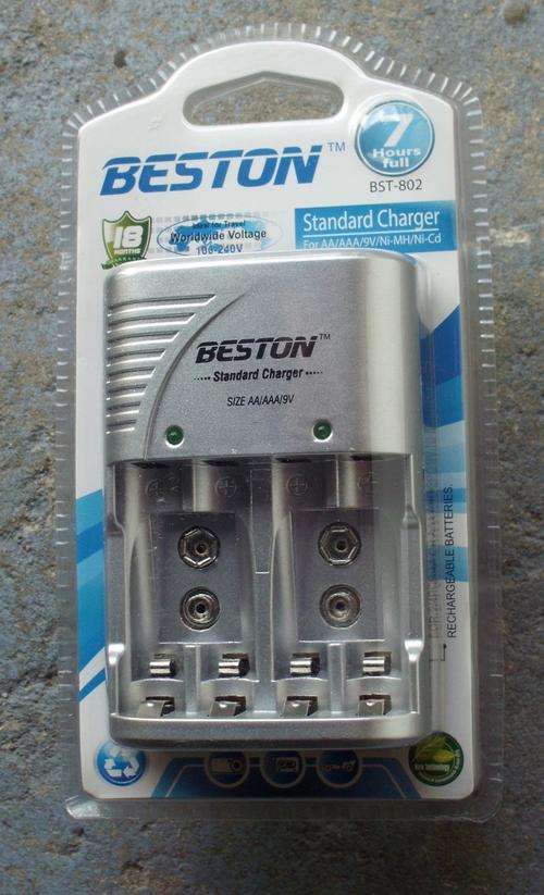 Universal battery chargers for AAA/AA/9V