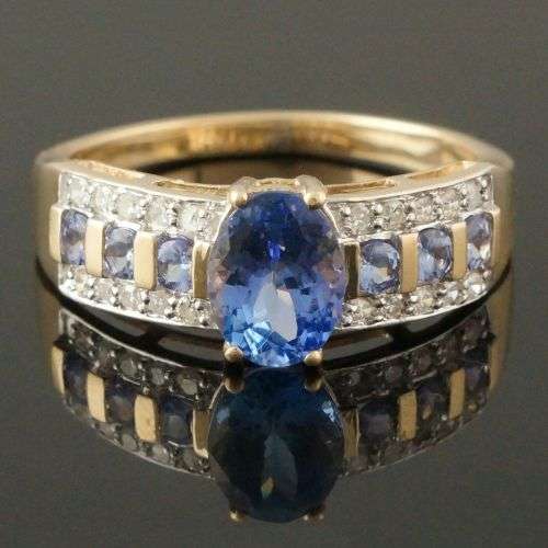`VALENTINE SPECIAL` EXCUISITE LUXURIOUS SOLID 10K YELLOW GOLD TANZANITE and DIAMOND RING