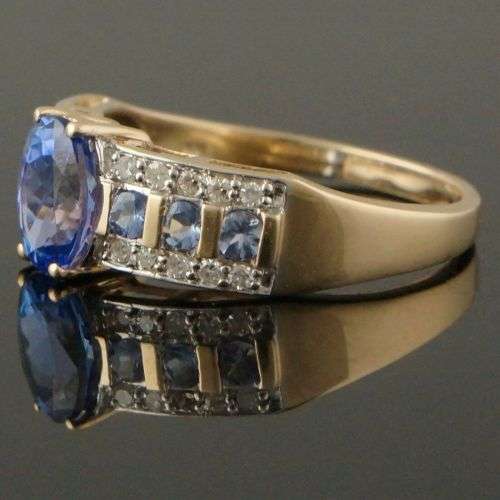 `VALENTINE SPECIAL` EXCUISITE LUXURIOUS SOLID 10K YELLOW GOLD TANZANITE and DIAMOND RING