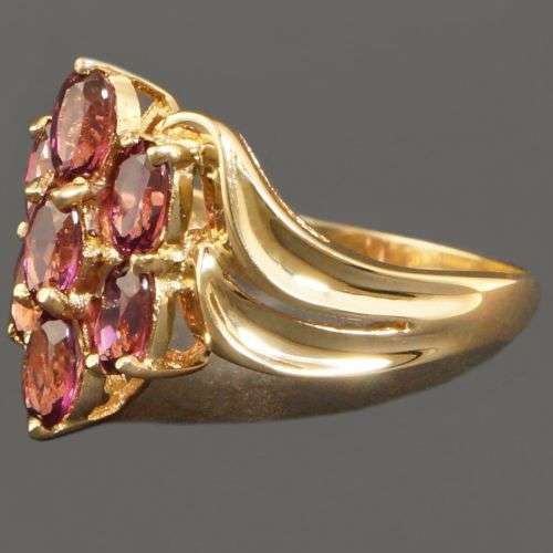 EXCUISITE LUXURIOUS  SOLID  14K  YELLOW  GOLD GARNET  RING