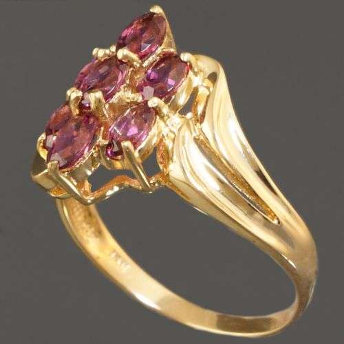 EXCUISITE LUXURIOUS  SOLID  14K  YELLOW  GOLD GARNET  RING